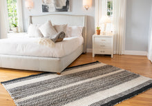 Load image into Gallery viewer, Estancia Wool Rug in Black & White