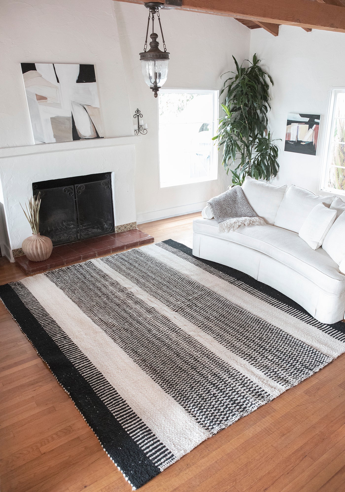 Estancia Wool Rug in Black & White – Patrona Textiles