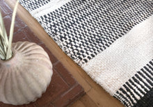 Load image into Gallery viewer, Estancia Wool Rug in Black & White