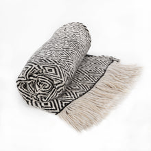 Load image into Gallery viewer, Black & White Perdiz Wool Blanket